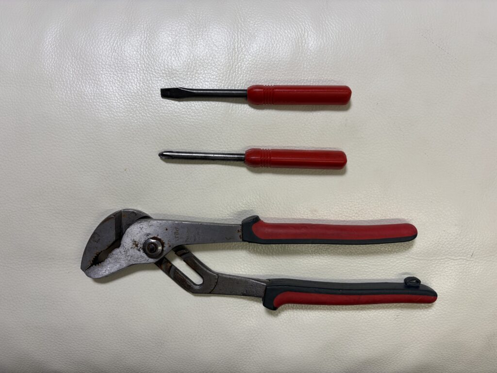 シャワー水栓の分解に使用した工具3点